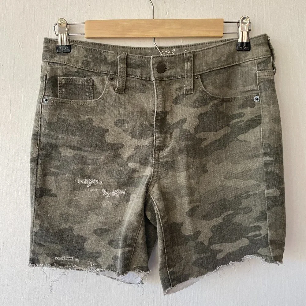 Universal Thread Camo Cut Off Shorts Womens‎ 4 Green Distressed Military Y2K
